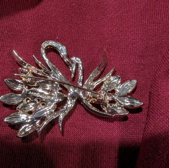 COPY - Anne Klein rose gold tone and crystal swan broach. 2.5 inches long . EUC - Picture 4 of 9